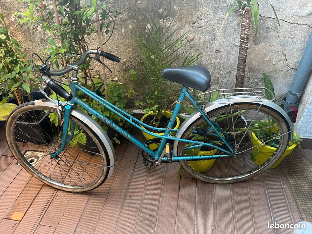 Vélo Pliable Velo Electrique Vintage Lyon E-FAST Blanc The Cykle