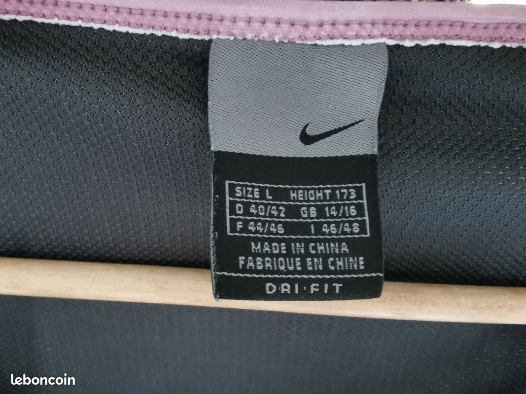 Tee-shirt brassière intégrée Nike taille L (image 3)