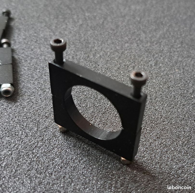Pince aluminium pour tubes carbone Ø25mm / Carbon pipe clamp Aluminum alloy (image 2)
