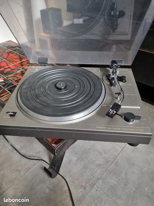 Belle platine vintage Hitachi HT-320 (image 1)