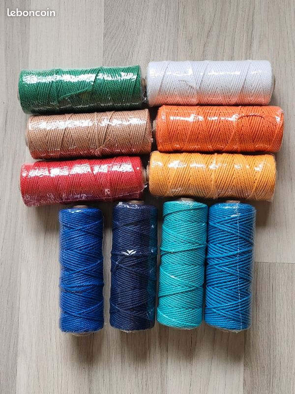 Bouclier Métal Ariat Noir – Pour Casquette Ou Chapeau, Référence A300085601, Neuf