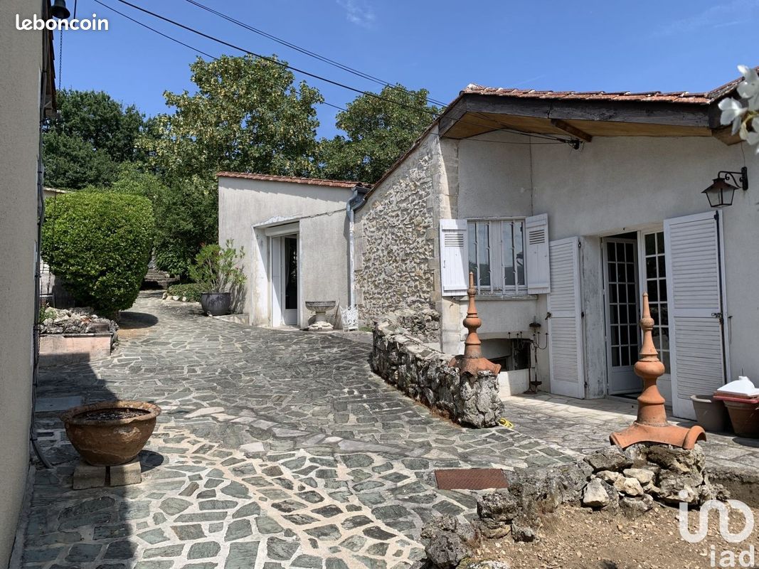 Propriété 13 pièces 280 m² - Bourg-Charente 16200 (image 3)