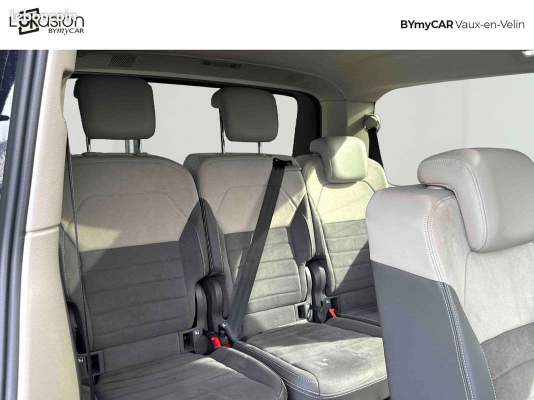 VOLKSWAGEN UTILITAIRES Multivan Court 2.0 TDI 150 DSG7 Style (image 17)