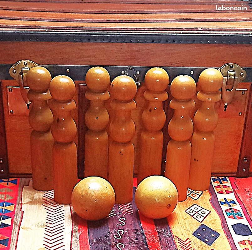 Jeu de quilles en bois ancien représentant des marins de la Marine National