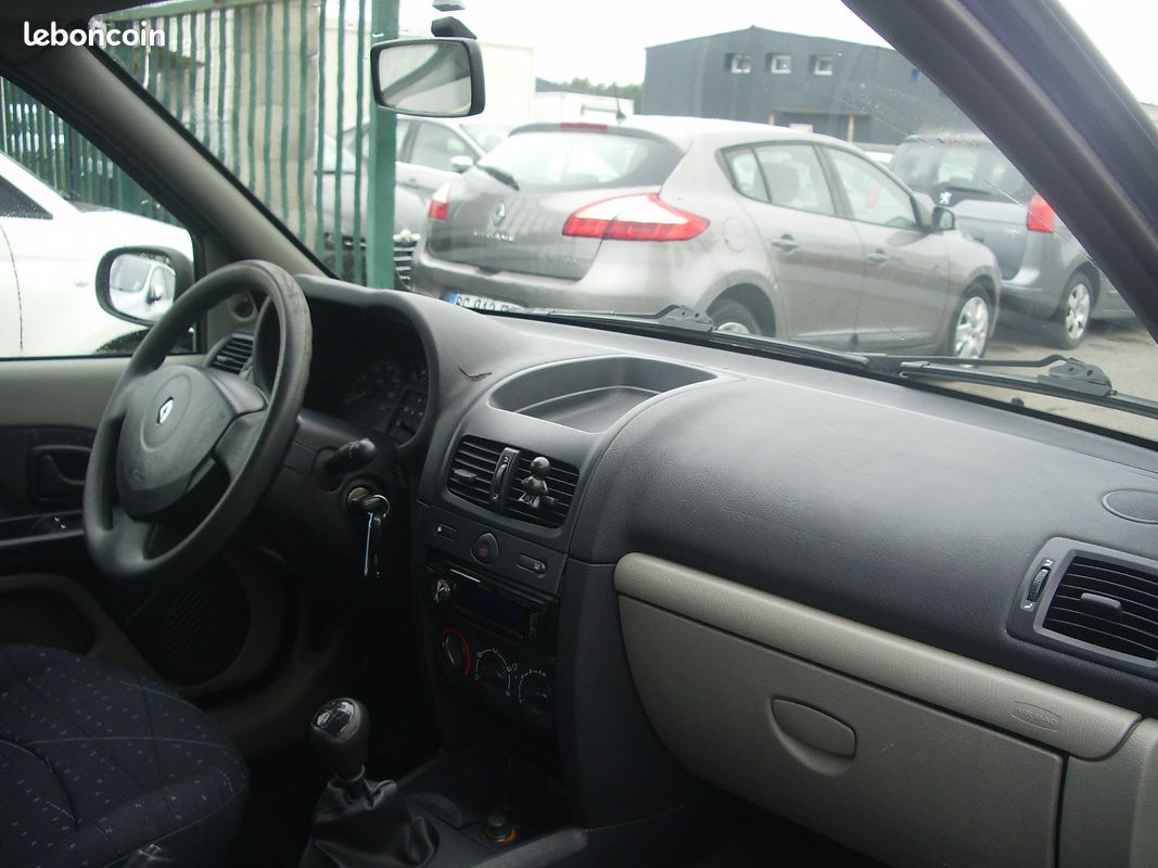 RENAULT CLIO II 1.2l 16V 58CH AUTHENTIQUE (image 3)