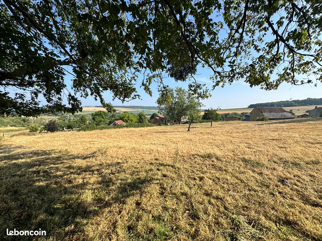 Terrain 1821 m² · à Sury · 1 821 m² · 48 000 €