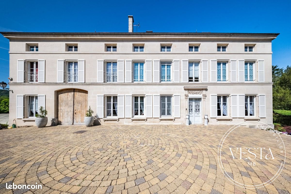 Maison 11 pièces 532 m² · à Suzannecourt · 532 m² · 990 000 €