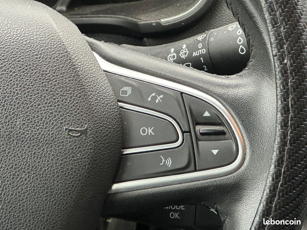 RENAULT MEGANE IV BERLINE TCe 100 Energy Life (image 17)