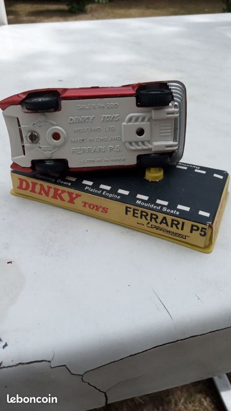 Vintage Dinky diecast toys in boxes vgC to include; Dinky Ferrari p5, a red Ferrari, a