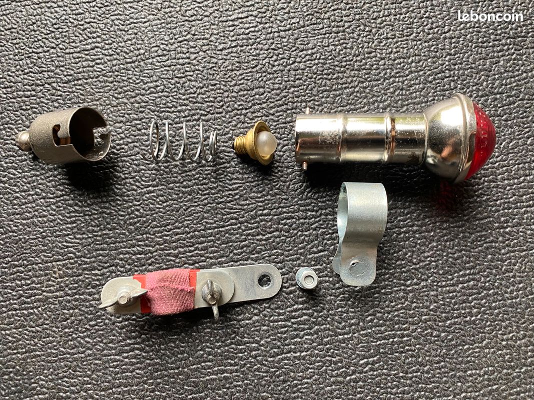 FEU ARRIÈRE RADIOS aluminium vélo ancien Vintage comme neuf jamais monté EUR 23,00 - FR