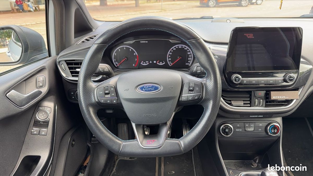 Ford Fiesta 1.5 Ecoboost 200 ST (image 24)
