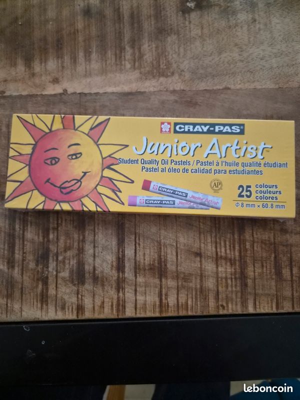 Junior Artiste crayon (image 1)