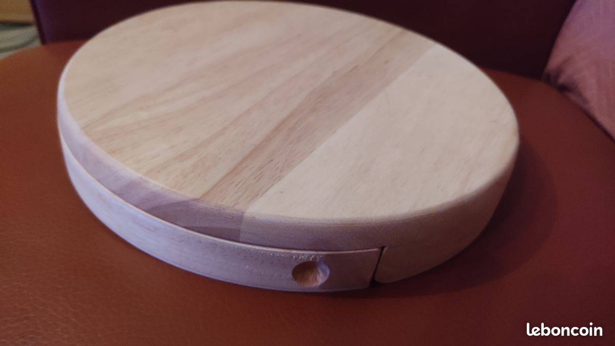 Plateau à fromage rond en bois neuf avec ses couverts (image 1)