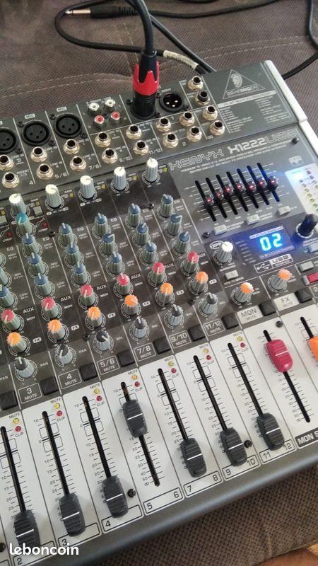 Table de mixage Behringer XENYX X1222USB (image 1)