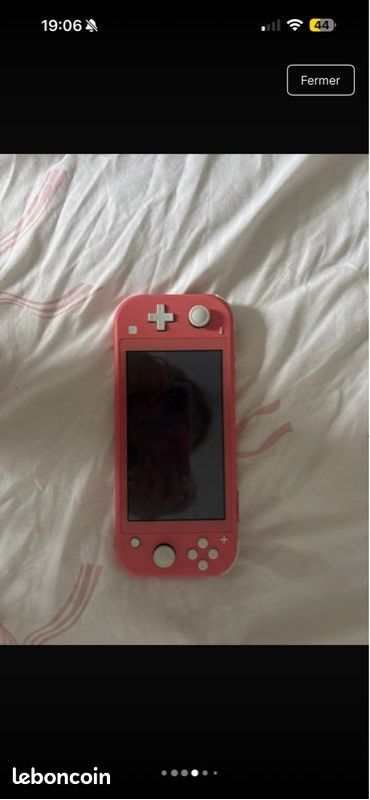 Switch lite rose avec accessoires pratiquement neuf (image 2)