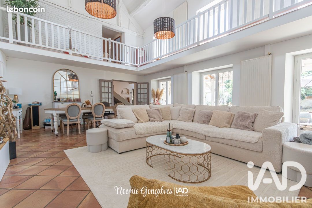 Maison 9 pièces 245 m² · à Tilly · 245 m² · 490 000 €
