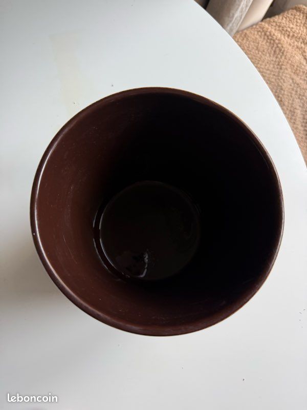 Cache pot (image 2)
