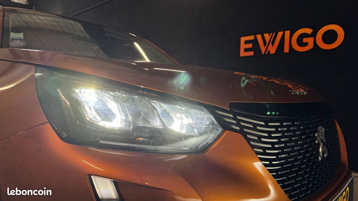 PEUGEOT 2008 GENERATION-I 1.2 PURETECH 130ch ALLURE START-STOP - ATTELAGE - CARPLAY (image 30)