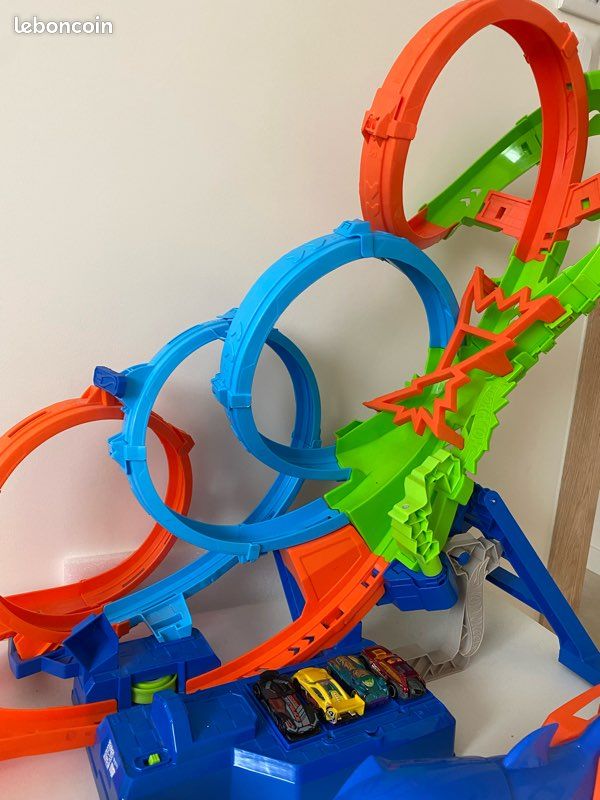 Lo Hot Wheels maxi looping transporteur requin qui avale et transporteur dragon (image 5)