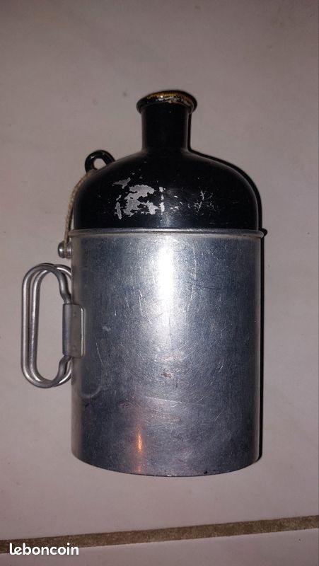 Gourde et quart militaire suisse post ww2 (image 1)
