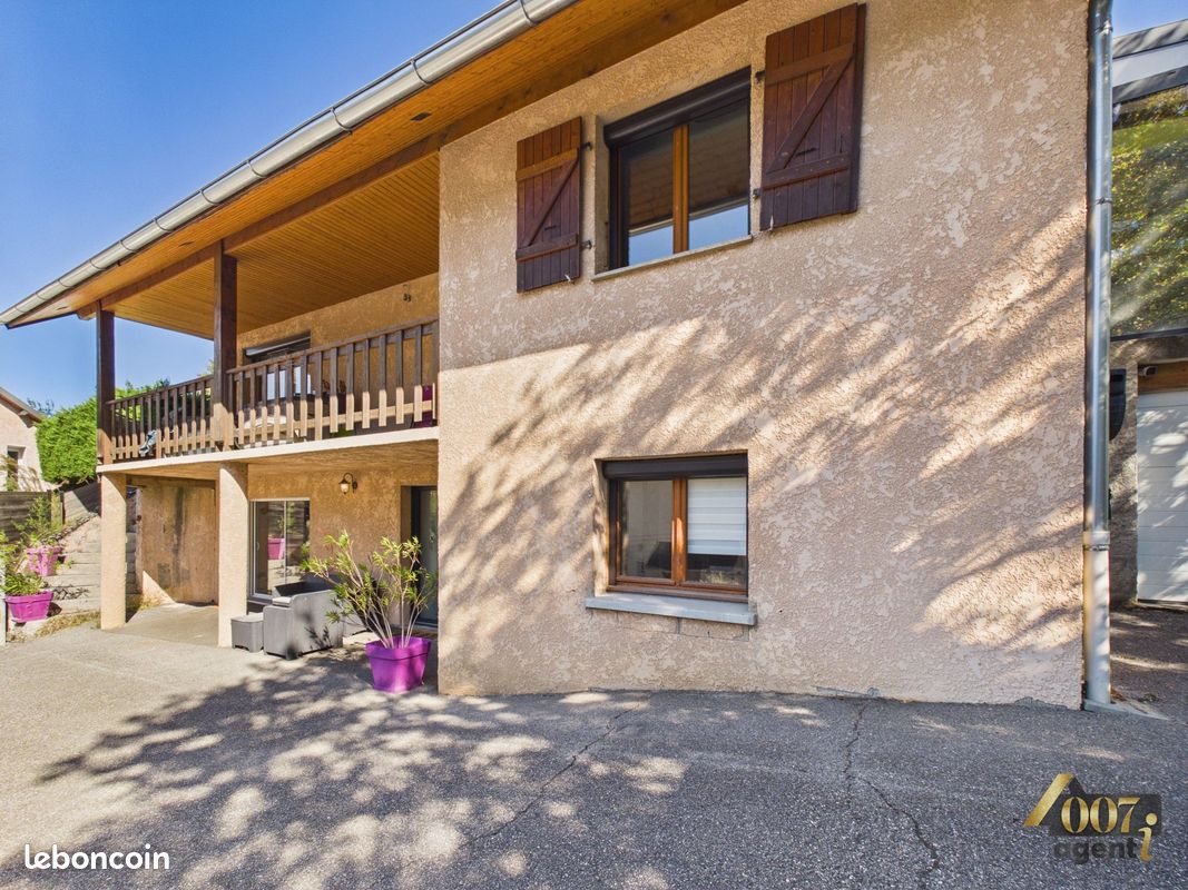Maison 10 pièces 210 m² · à Sainte-Hélène-du-Lac · 210 m² · 495 000 €
