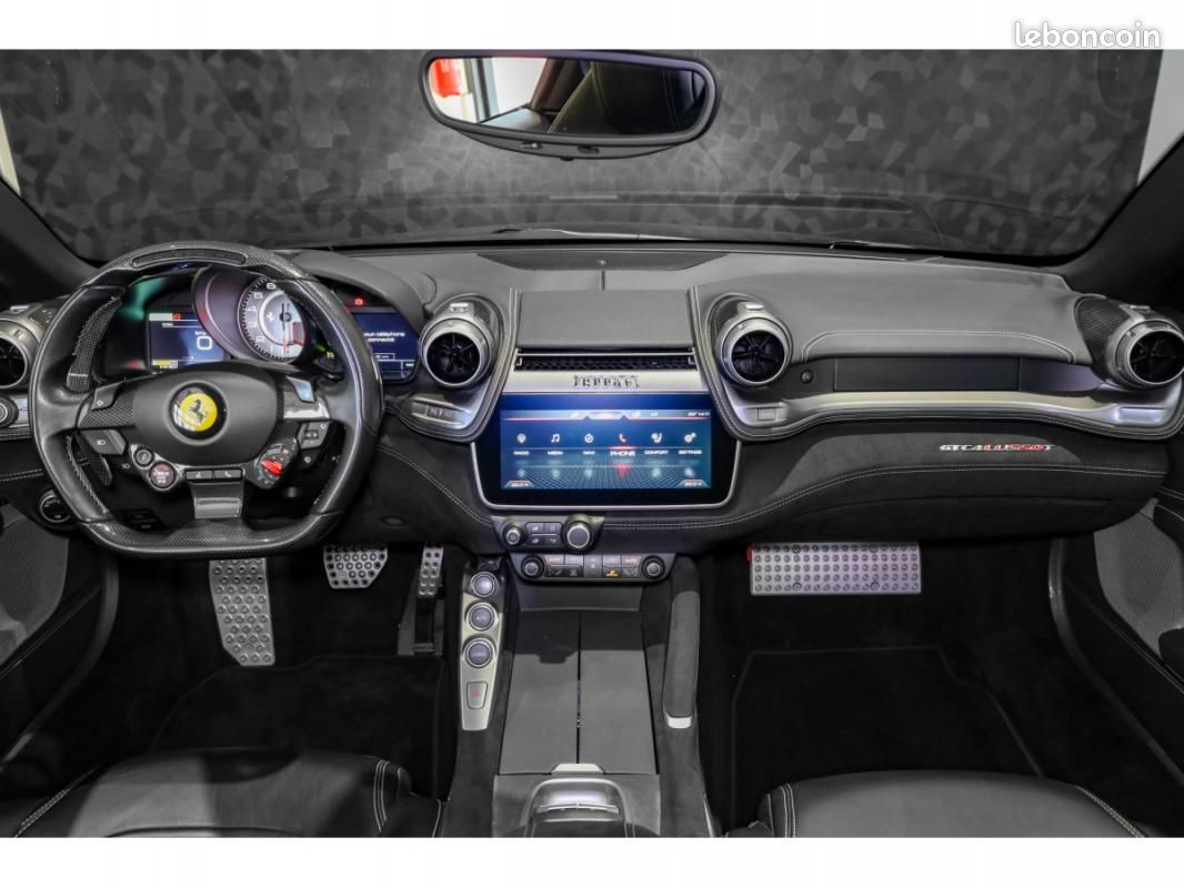 Ferrari GTC4 Lusso V8 - NERO DAYTONA / CAMÉRA CARBONE SIÈGES VENTILÉS ALCANTARA (image 17)