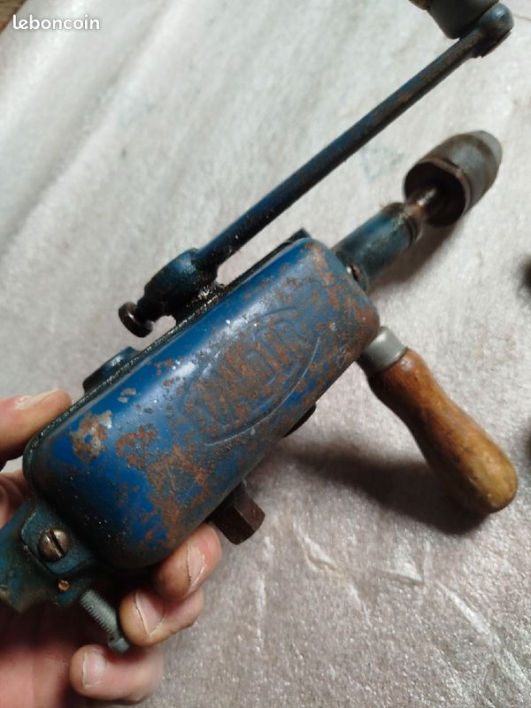 Lot De 2 Anciens Outils à Main : Perceuse Chignole Et Plane De Menuisier - Déco Rétro