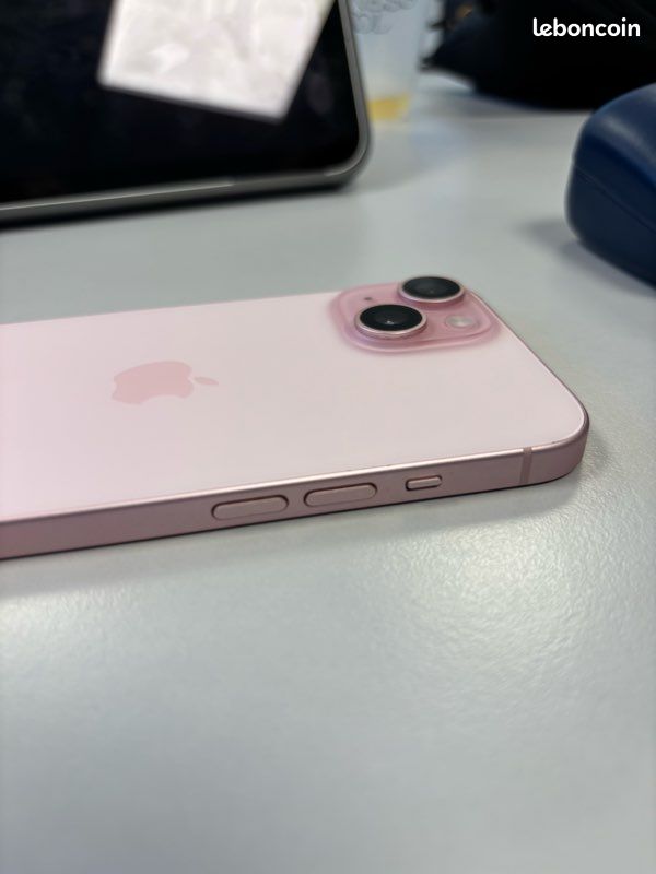 IPhone 15 - 128GO (image 5)