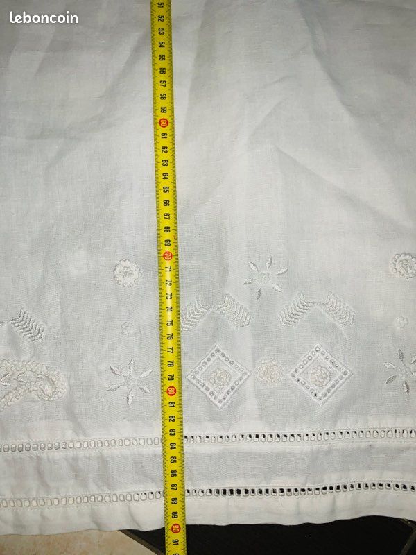 Robe blanche brodée marque Caroll Taille 42 (image 4)