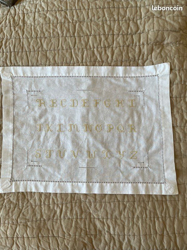 Set de table brodé abécédaire et serviette (image 3)