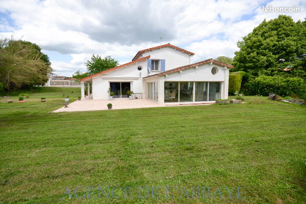 Maison 5 pièces 171 m² · à Taillebourg · 171 m² · 448 000 €