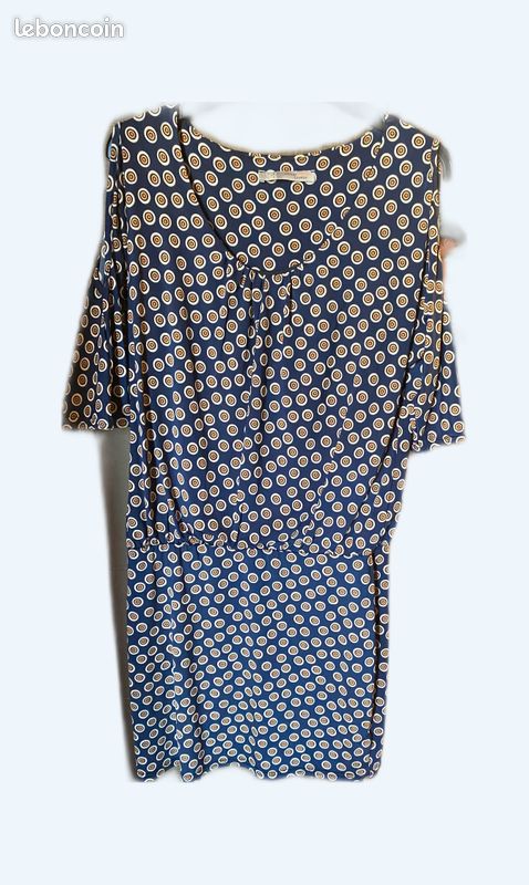 Robe (image 1)