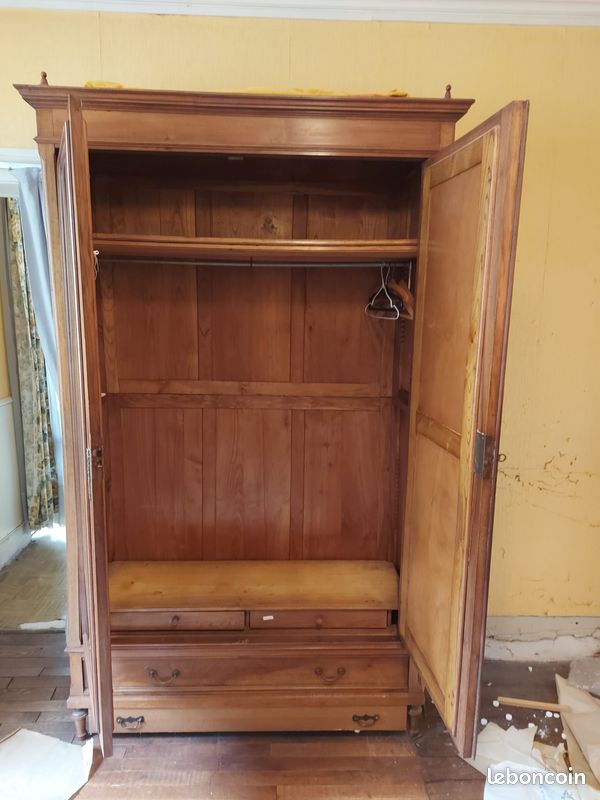 Meubles anciens et objets rares misent en vente (image 7)