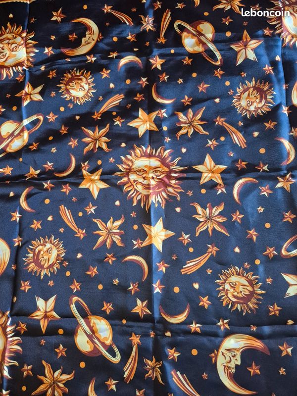 Foulard en soie planètes et signes du zodiaque (image 2)