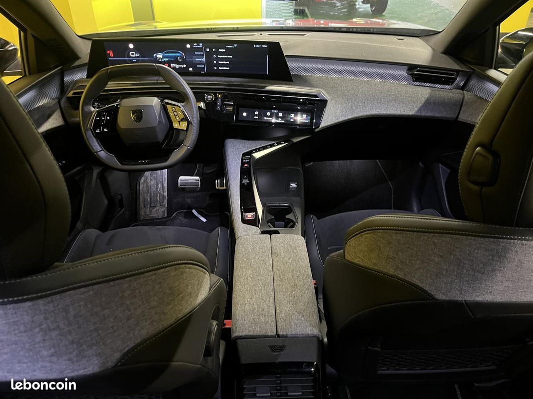 PEUGEOT 5008 1.2i Hybrid -145CV - BV e-DCS6 III GT (image 14)