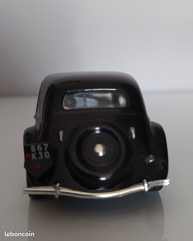 Collection/Décoartion - CITROËN Traction 11 noire - ALTAYA Voiture miniature au 1/43e - Collection