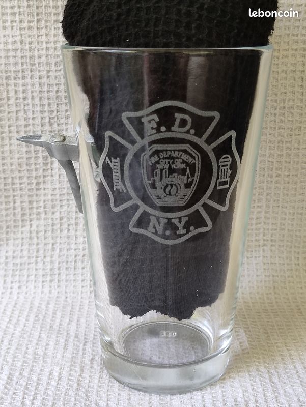 Lot verre collector FDNY + autocollant (image 1)
