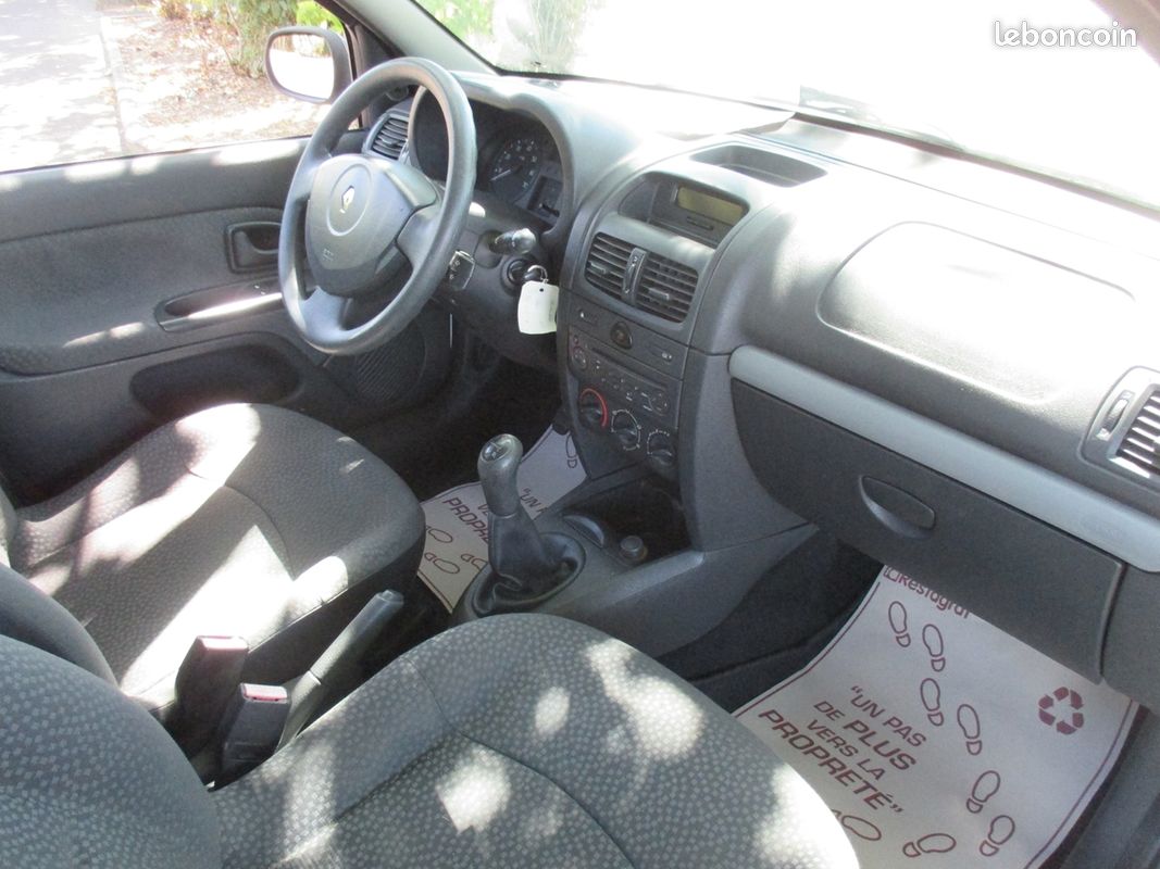 Renault CLIO II CAMPUS 1.5 DCI 65CH AUTHENTIQUE 5P (image 11)