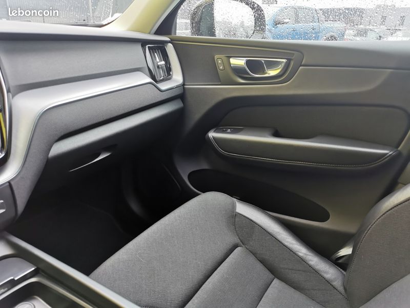 Volvo XC60 Momentum Business B4 2WD 2.0 197 ch BVA8 Siège éle (image 30)