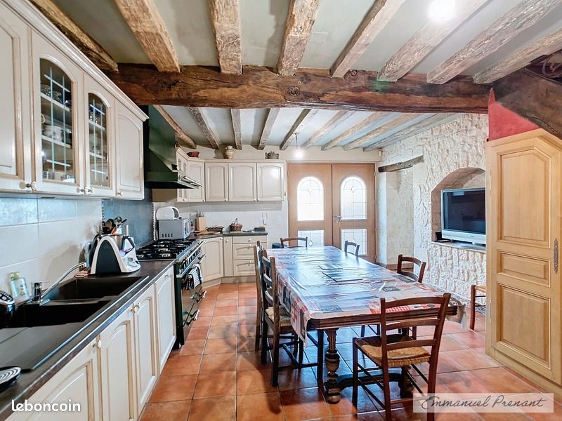 Maison 10 pièces 210 m² · à Cellé · 210 m² · 195 000 €