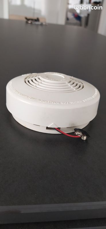 Détecteur de fumée CE (made in UK) fonctionnant avec pile changeable - lot de 5 unités possible (image 3)