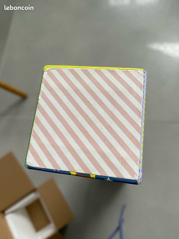 Tour de cubes 10 cubes (image 6)