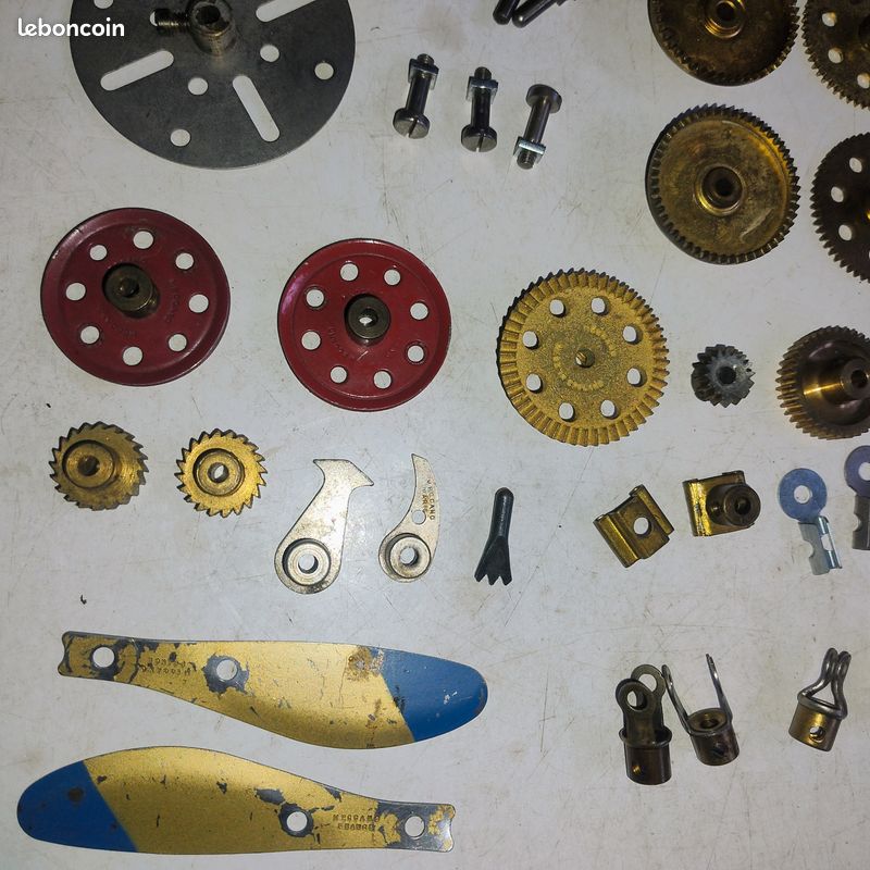 Lot De Pièces Meccano Anciennes – Roues, Engrenages Et Métal – Pour Collection Ou Construction