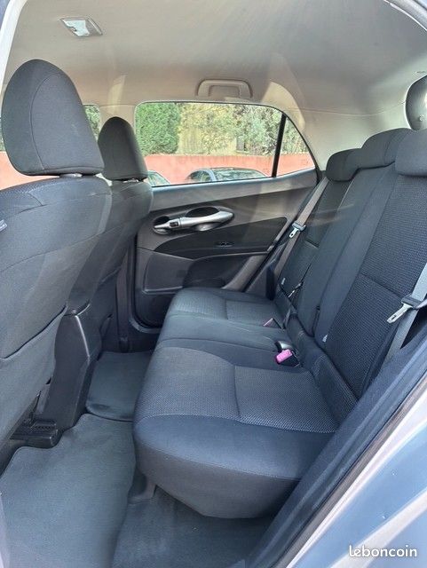Toyota Auris Hybride 136h Dynamic 15 (image 11)