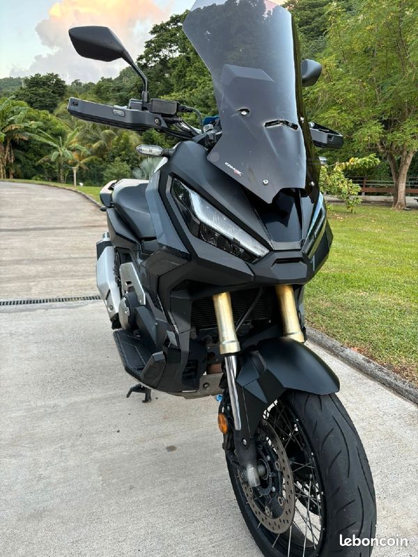Honda XADV 750 noir mat version full permis A et