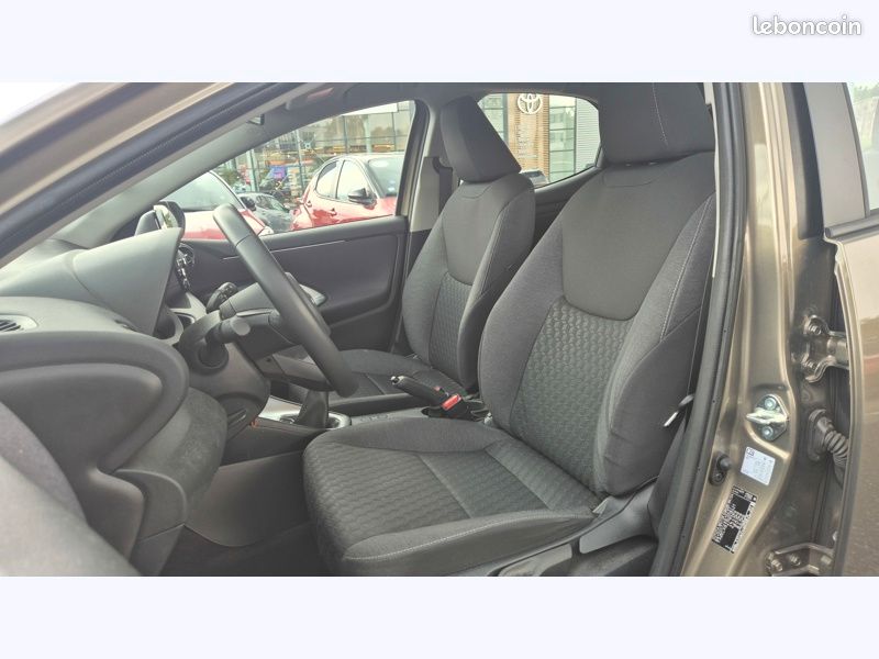 Toyota Yaris 70 VVT-i Dynamic (image 14)