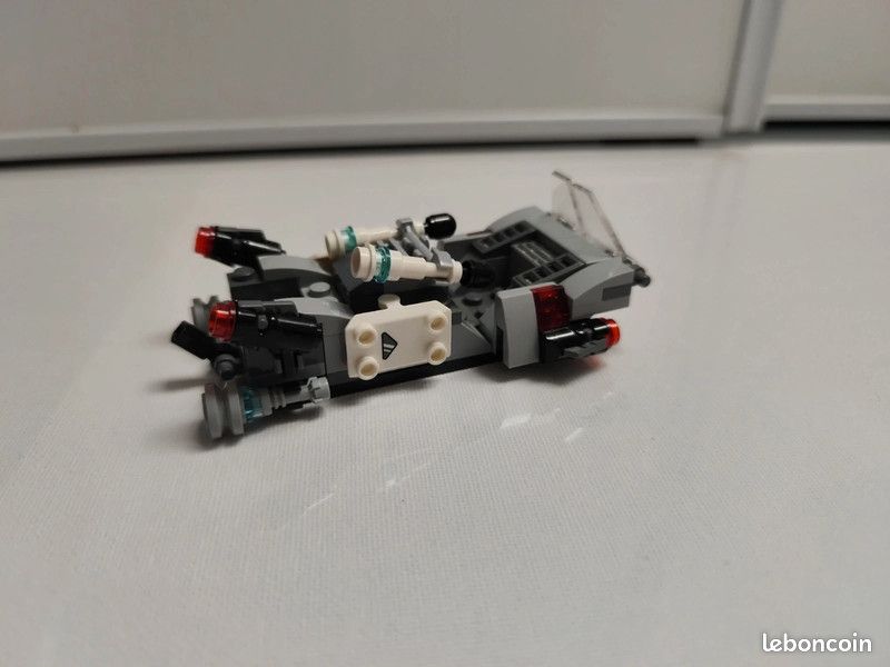 Lego Star Wars - Pack de combat le Speeder de transport du Premier Ordre (image 2)