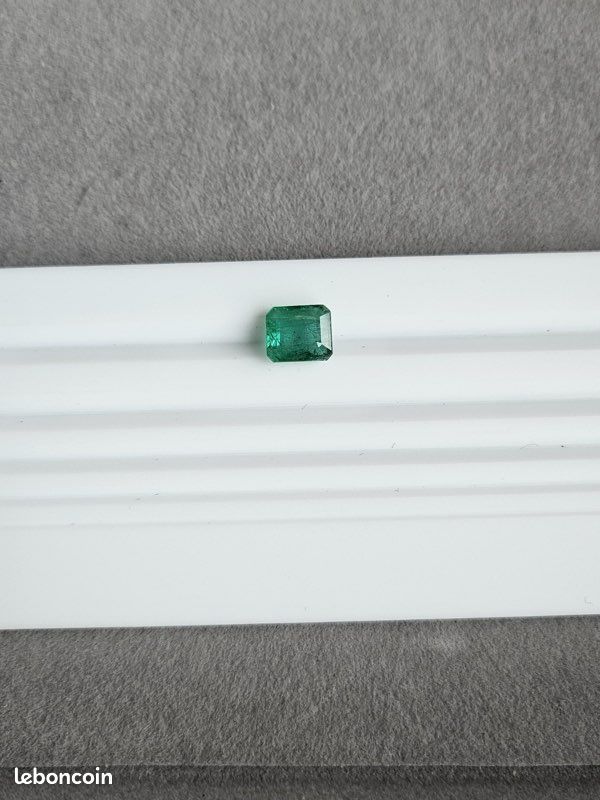 Émeraude Naturelle De Zambie - 1.91 Carats - Coupe Octogonale - Certifiée BGTL - Huilée - Neuf Avec Certif