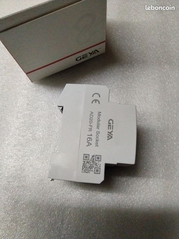 Prise Modulaire Rail DIN Pour Une Alimentation Efficace Et