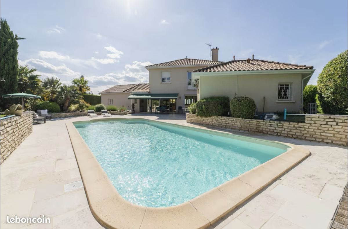 Maison 7 pièces 243 m² · à Buxerolles · 243 m² · 499 900 €